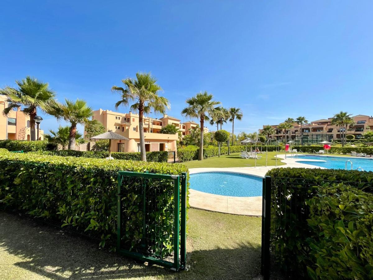 Casares Beach Golf Apartment With Private Garden Direct Pool Access Extérieur photo