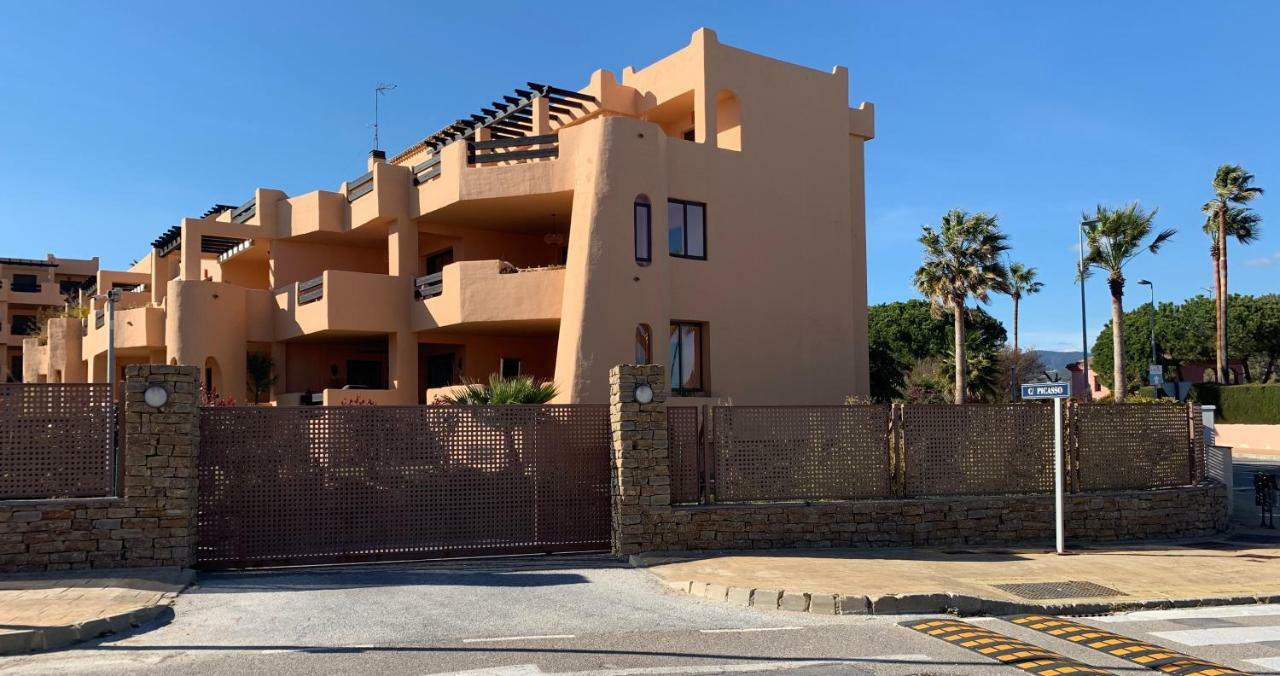 Casares Beach Golf Apartment With Private Garden Direct Pool Access Extérieur photo